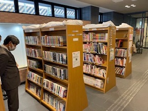 仮設図書室視察