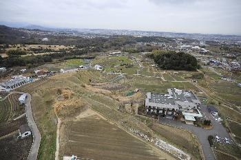 左下が二子塚古墳、右上は推古天皇陵